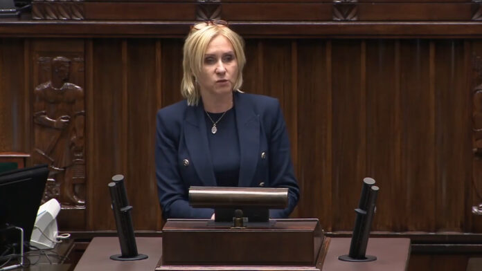 PASŁAWSKA: OBECNE RZĄDY NISZCZĄ POLSKIE LASY I HONOR MUNDURU LEŚNIKA