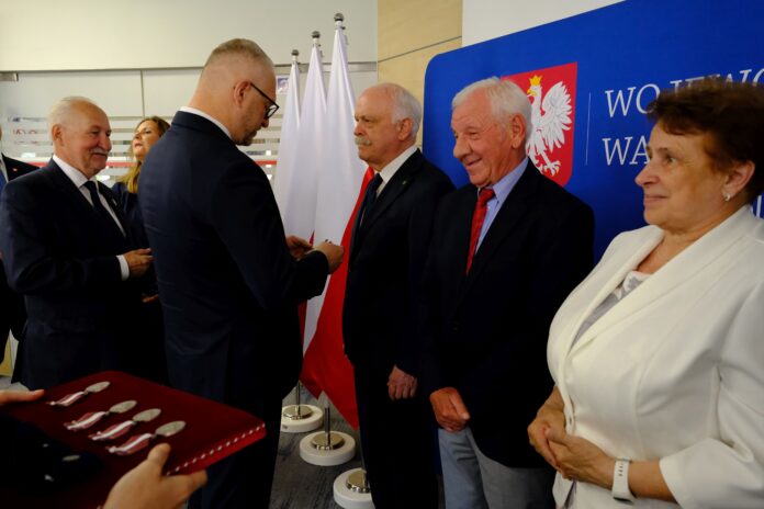 KRZYSZTOF HEĆMAN WYRÓŻNIONY PRZEZ WOJEWODĘ